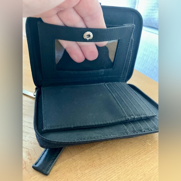 Kenneth Cole Reaction Black all Genuine Leather Wallet. 
Perfect Condition - Picture 14 of 15